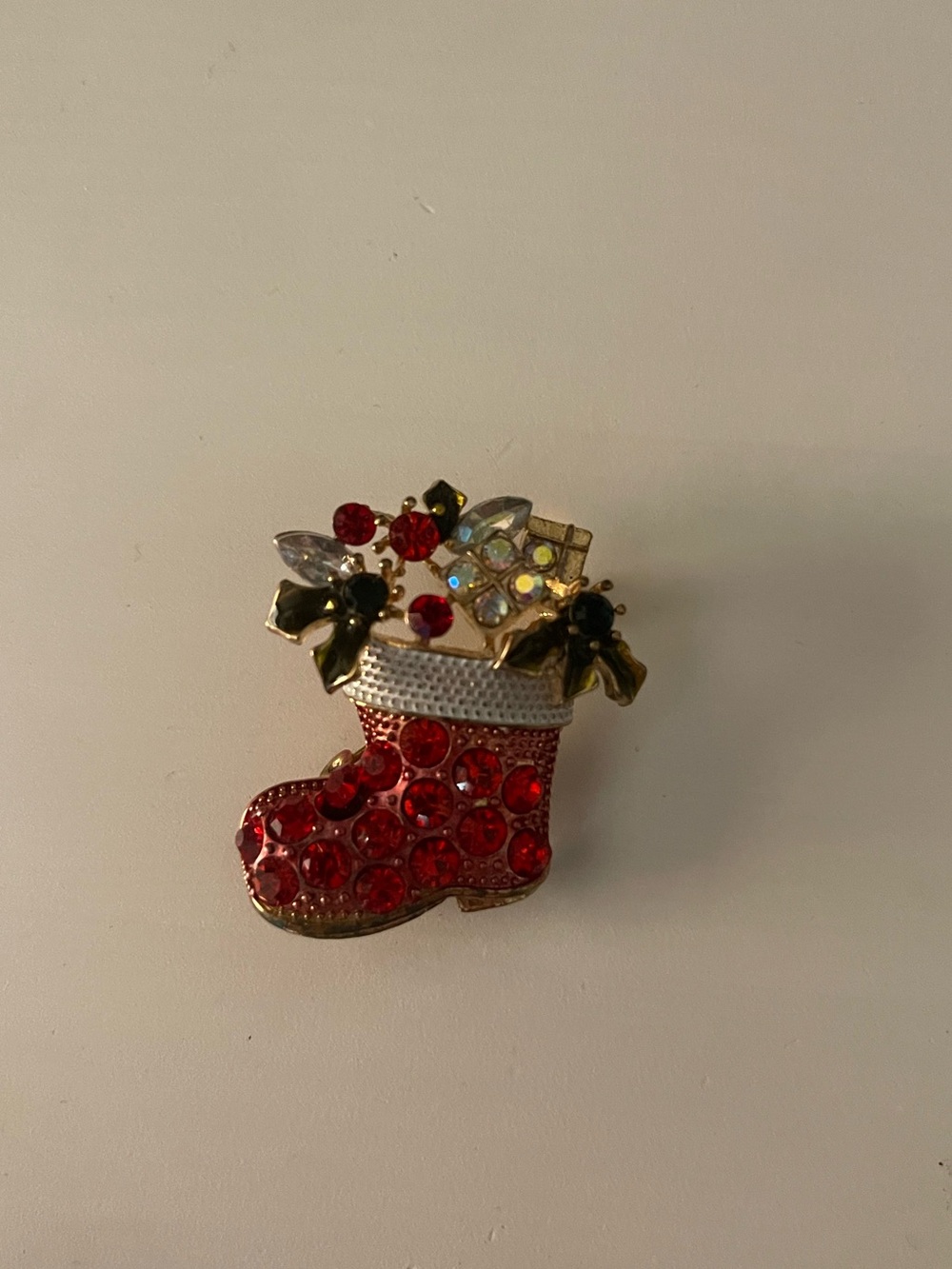 Women's Rhinestone Star Sock Bow Knot Enamel Pin 🧷